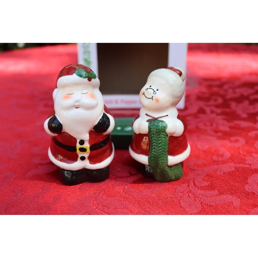 Vintage Publix Mr. and Mrs. Clause Salt & Pepper Shakers with Tray Original Box